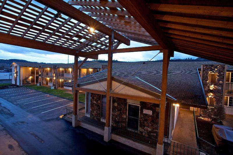 호텔 Cousin S Country Inn