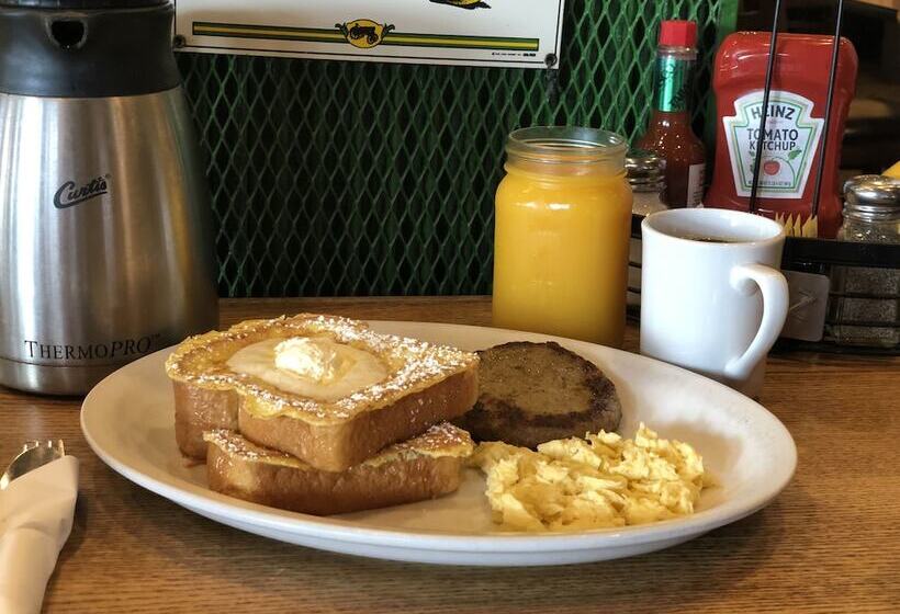 호텔 Cousin S Country Inn