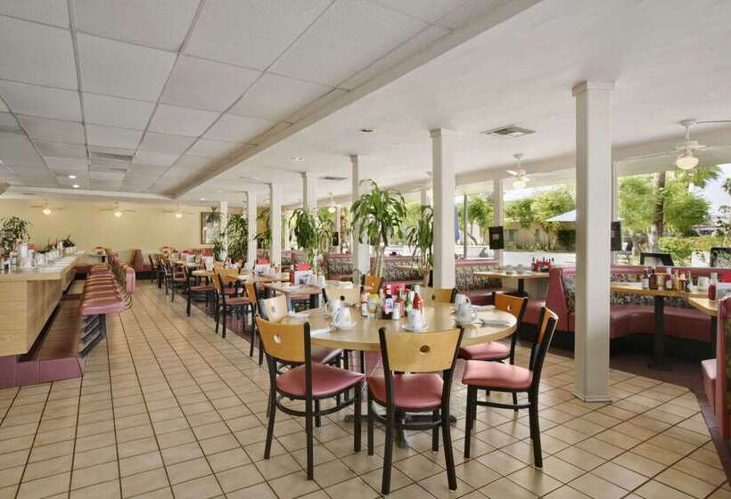 酒店 Days Inn By Wyndham Palm Springs
