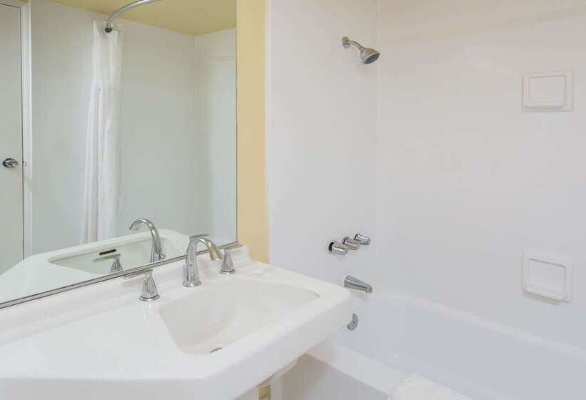 酒店 Days Inn By Wyndham Palm Springs