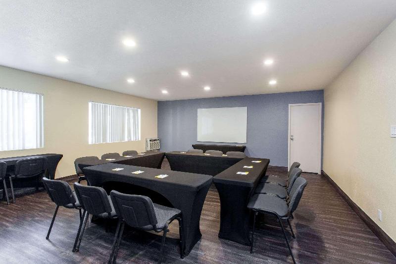 בית מלון כפרי Days Inn By Wyndham San Diegoeast/el Cajon