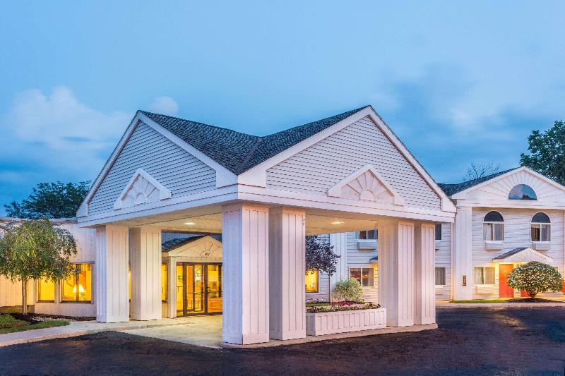 Отель Days Inn By Wyndham Tiffin