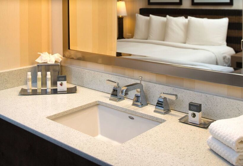 Отель Doubletree By Hilton Portland  Beaverton