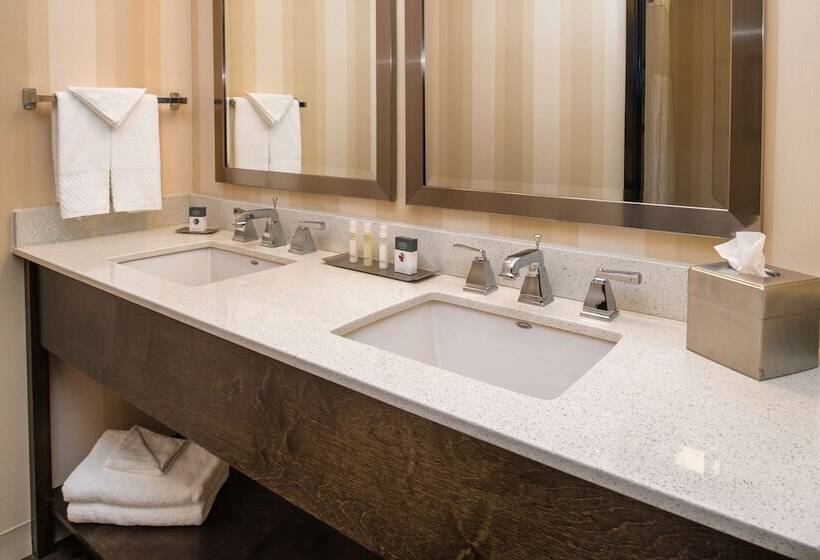 Отель Doubletree By Hilton Portland  Beaverton