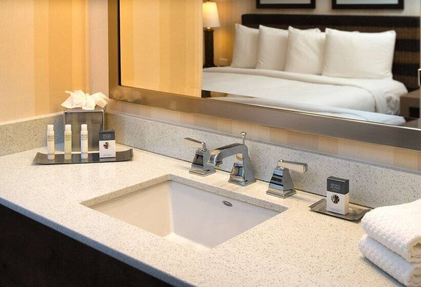 Отель Doubletree By Hilton Portland  Beaverton