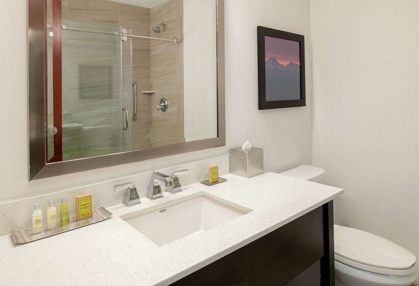 Отель Doubletree By Hilton Portland Tigard