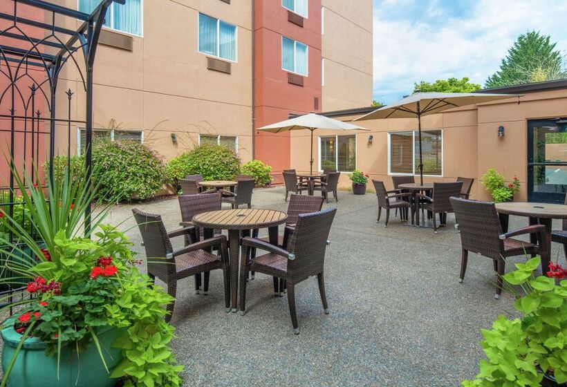 Отель Doubletree By Hilton Portland Tigard