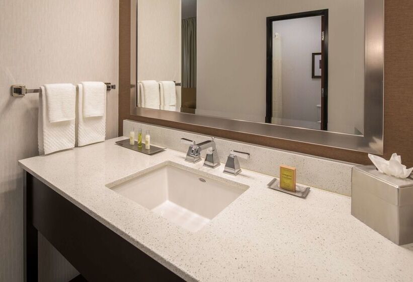 Doubletree By Hilton Hotel Vancouver