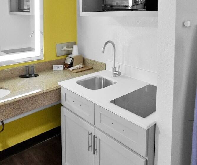 فندق Econo Lodge Carlsbad Caverns Area