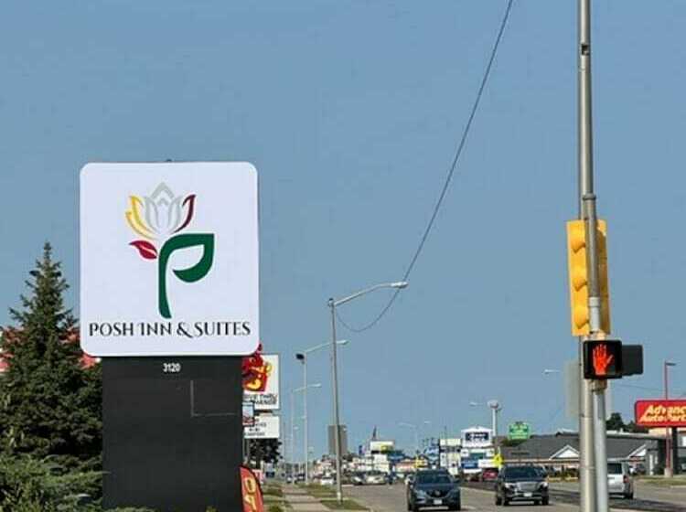 فندق Posh Inn & Suites