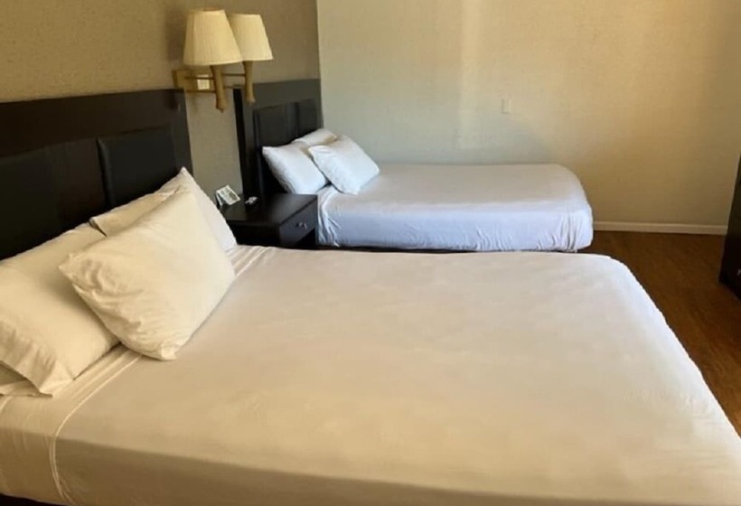 فندق Posh Inn & Suites