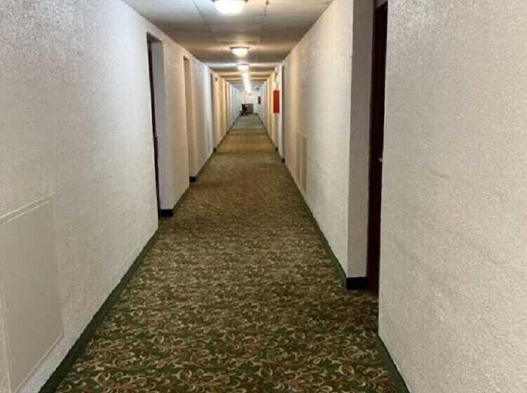 فندق Posh Inn & Suites