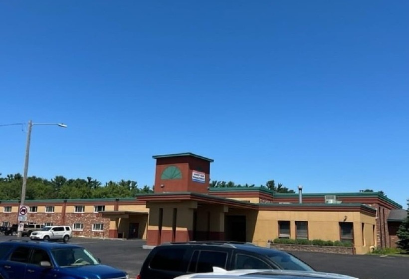 فندق Posh Inn & Suites