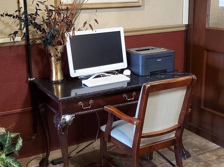 فندق Fireside Inn And Suites Bangor