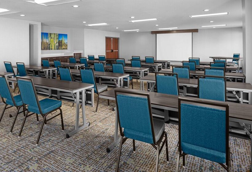 هتل Hampton Inn Phoenix Biltmore