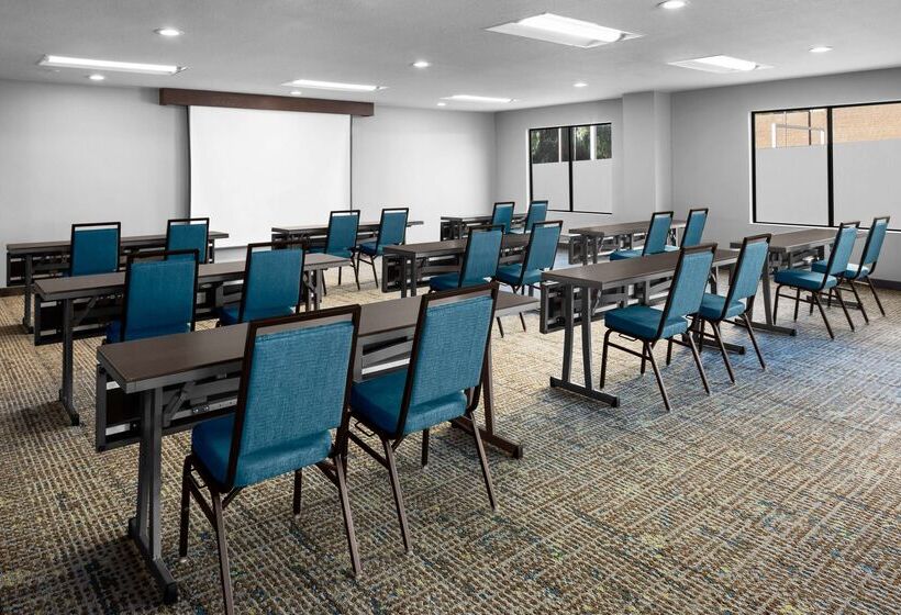 هتل Hampton Inn Phoenix Biltmore