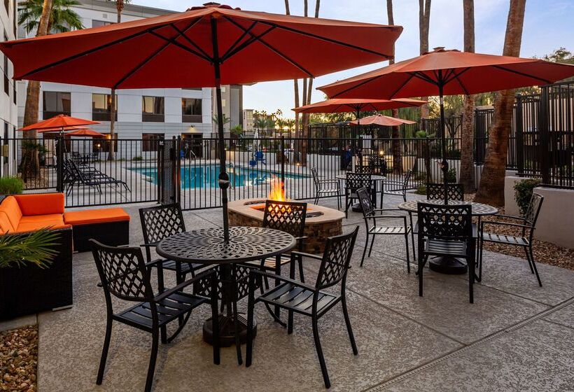هتل Hampton Inn Phoenix Biltmore
