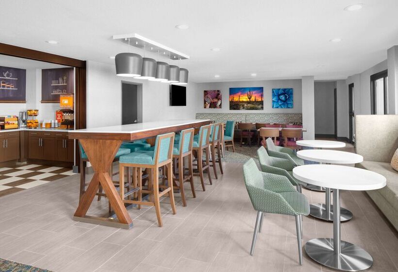 هتل Hampton Inn Phoenix Biltmore