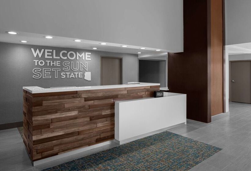 هتل Hampton Inn Phoenix Biltmore