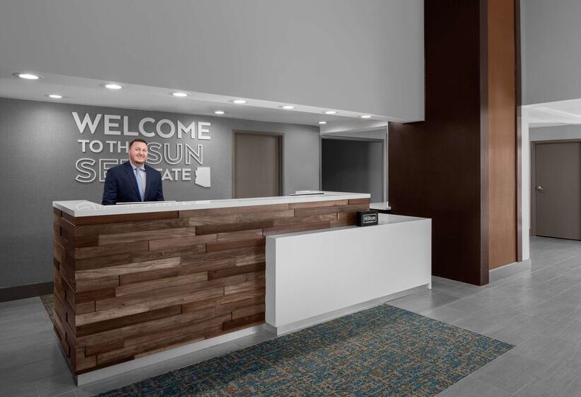 هتل Hampton Inn Phoenix Biltmore