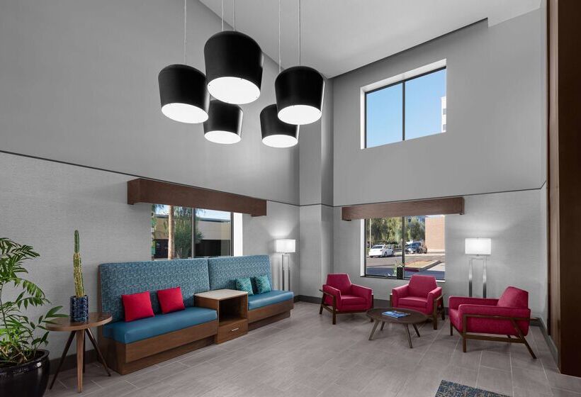 هتل Hampton Inn Phoenix Biltmore