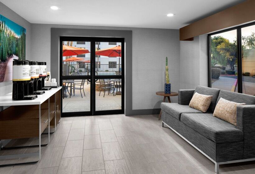 هتل Hampton Inn Phoenix Biltmore