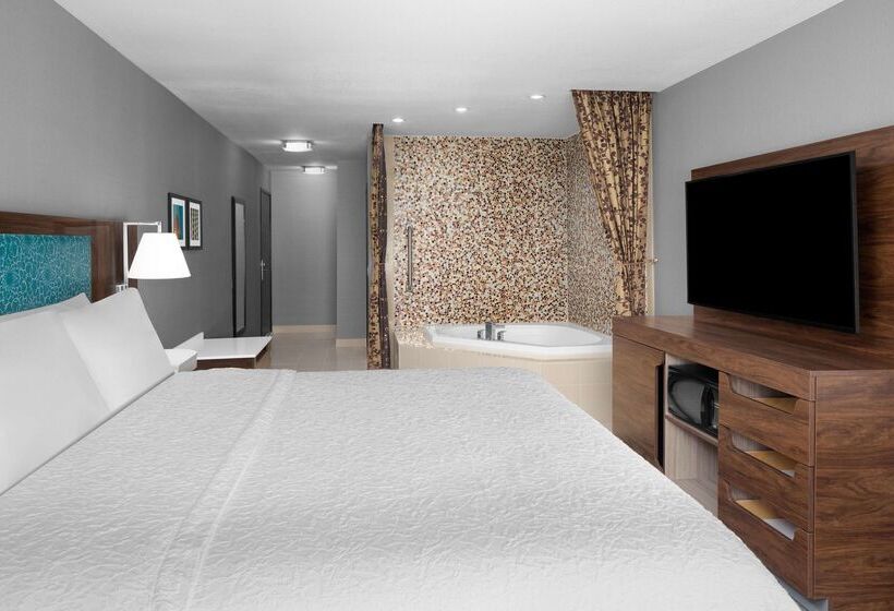 هتل Hampton Inn Phoenix Biltmore