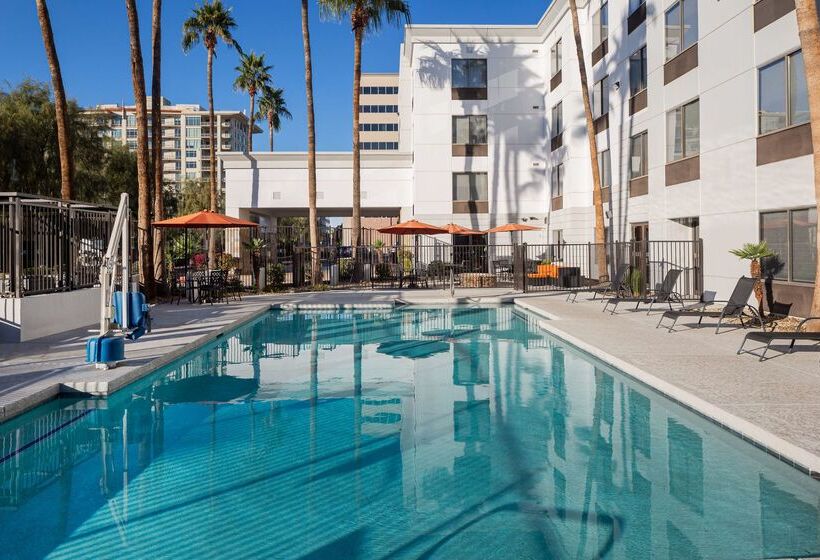 هتل Hampton Inn Phoenix Biltmore