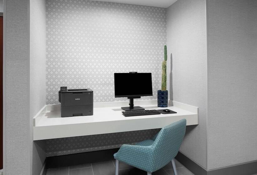 هتل Hampton Inn Phoenix Biltmore