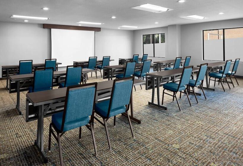 هتل Hampton Inn Phoenix Biltmore