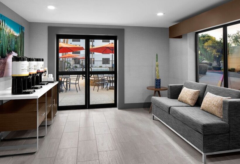 هتل Hampton Inn Phoenix Biltmore