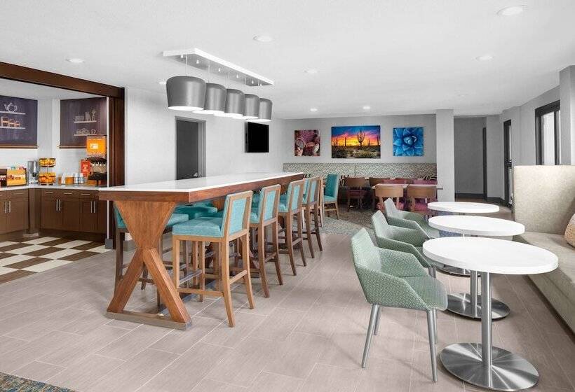 هتل Hampton Inn Phoenix Biltmore