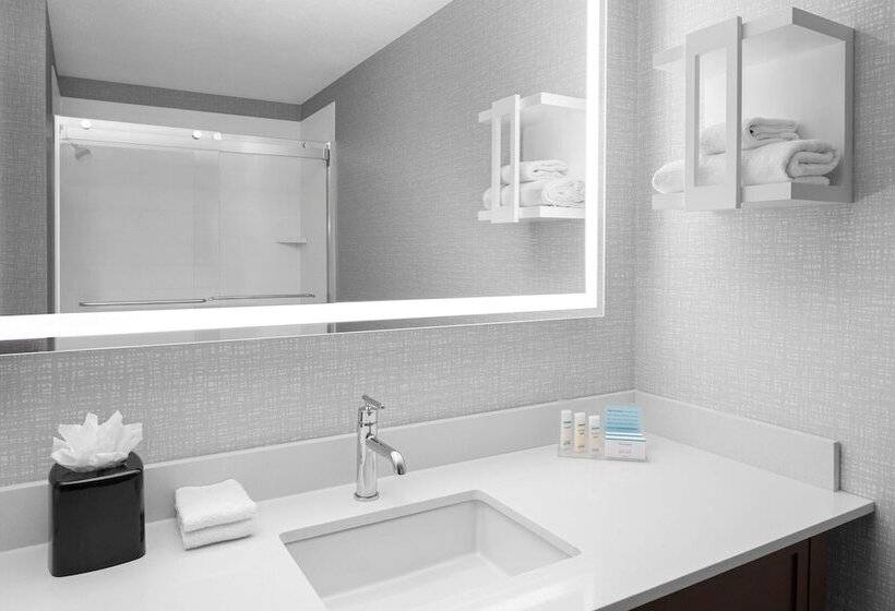 هتل Hampton Inn Phoenix Biltmore