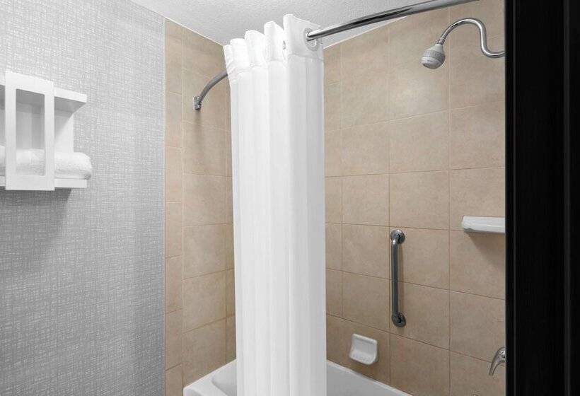 هتل Hampton Inn Phoenix Biltmore