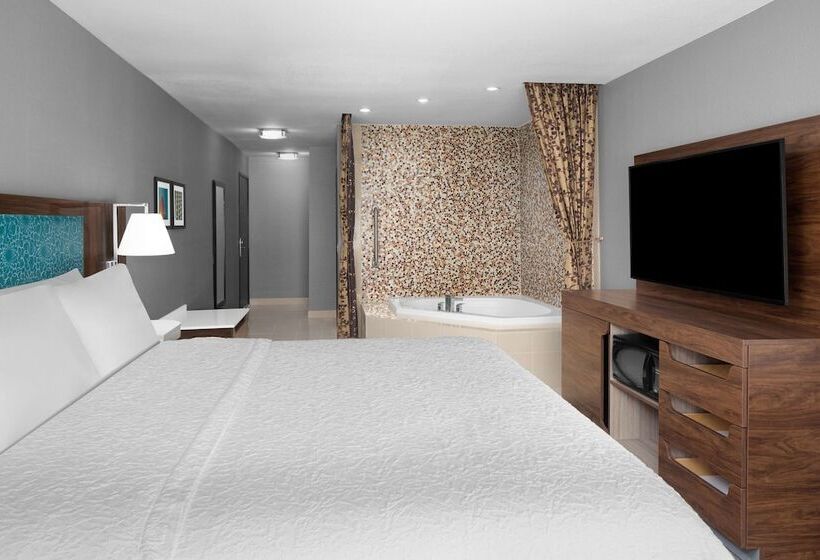 هتل Hampton Inn Phoenix Biltmore