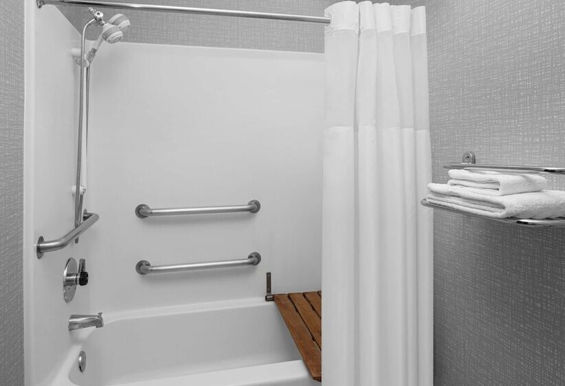 هتل Hampton Inn Phoenix Biltmore