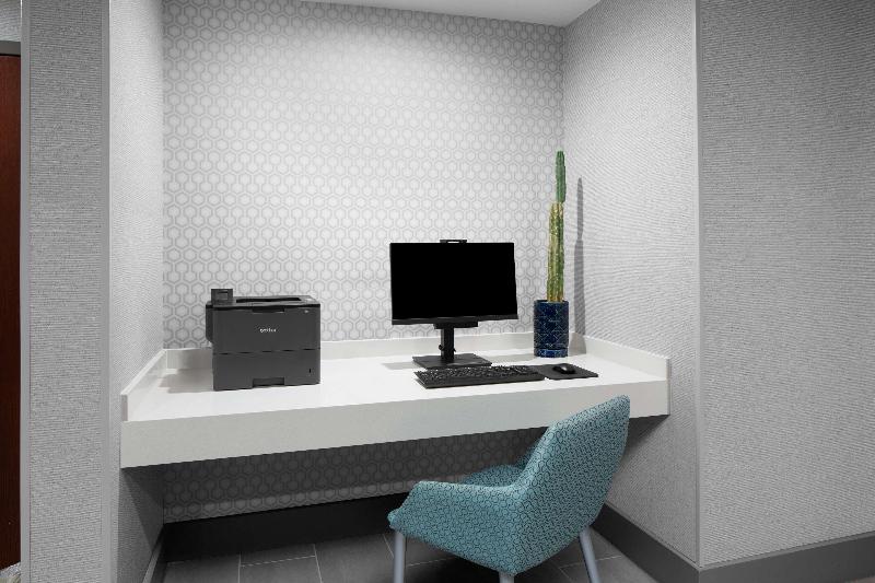 هتل Hampton Inn Phoenix Biltmore