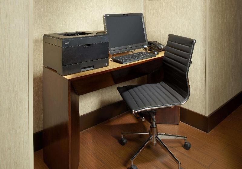 هتل Hampton Inn Phoenix Biltmore