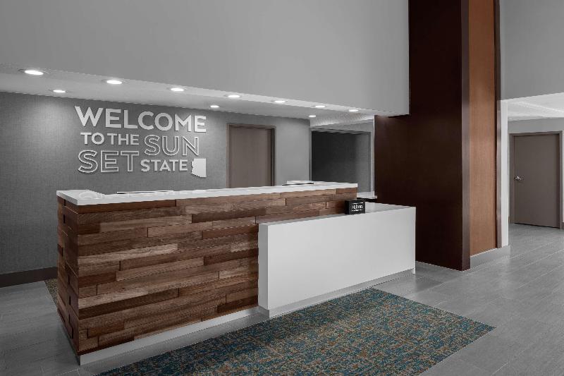 هتل Hampton Inn Phoenix Biltmore