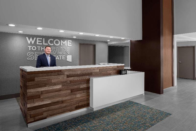 هتل Hampton Inn Phoenix Biltmore