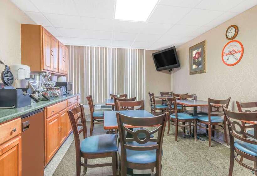 فندق Howard Johnson By Wyndham Gillette