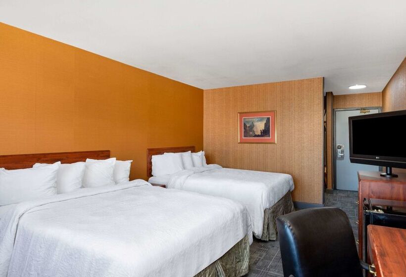 فندق Howard Johnson By Wyndham Gillette