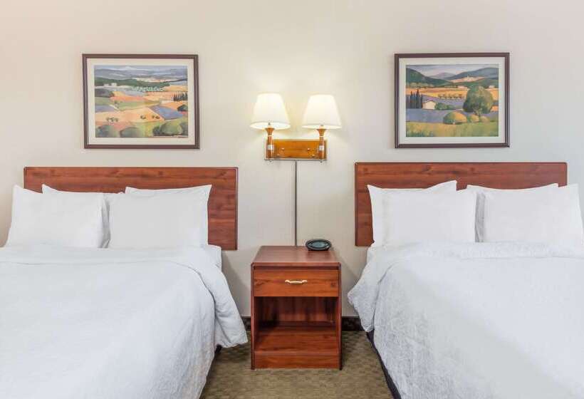 فندق Howard Johnson By Wyndham Gillette