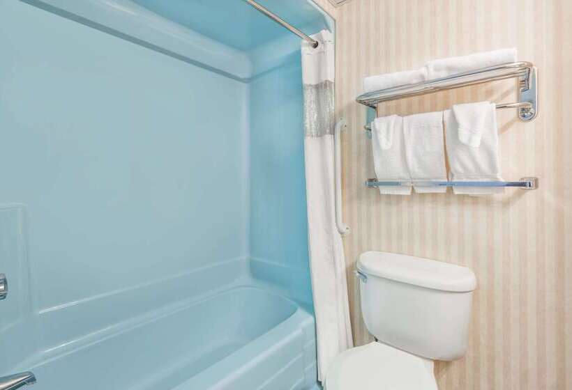 فندق Howard Johnson By Wyndham Gillette