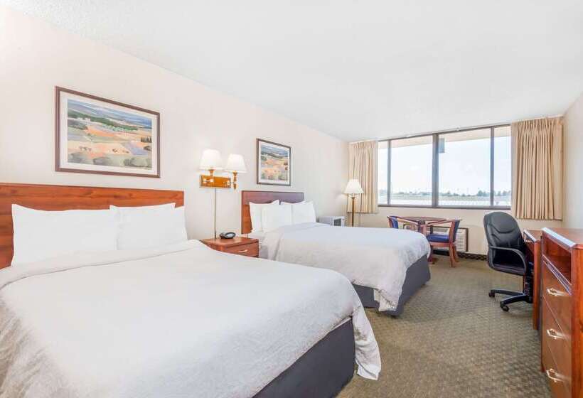 فندق Howard Johnson By Wyndham Gillette