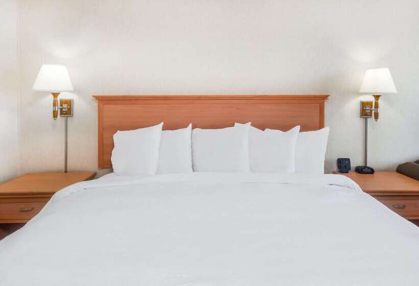 فندق Howard Johnson By Wyndham Gillette