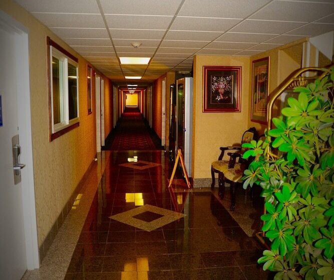 فندق Howard Johnson By Wyndham Gillette