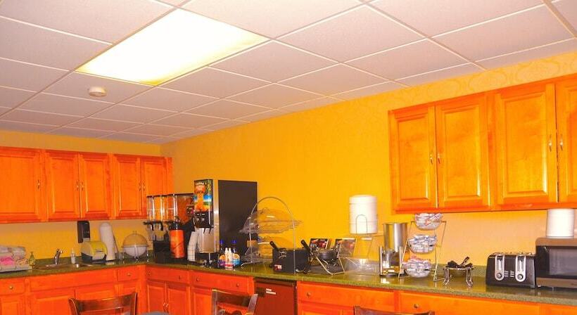 فندق Howard Johnson By Wyndham Gillette