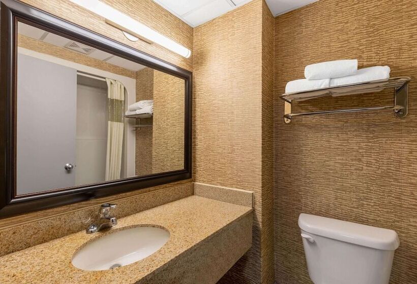 فندق Howard Johnson By Wyndham Gillette