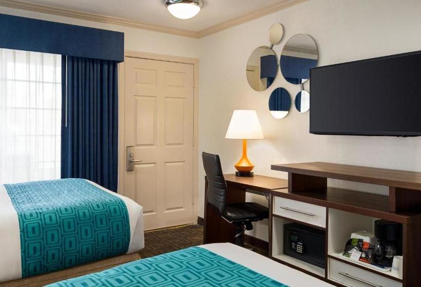 فندق Howard Johnson By Wyndham San Diego State University Area